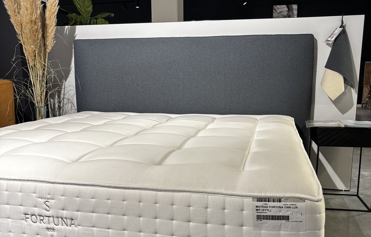 Zijaanzicht van de Styldecor Box by Cesar Casier met de Fortuna Lux 1500 Mono matras